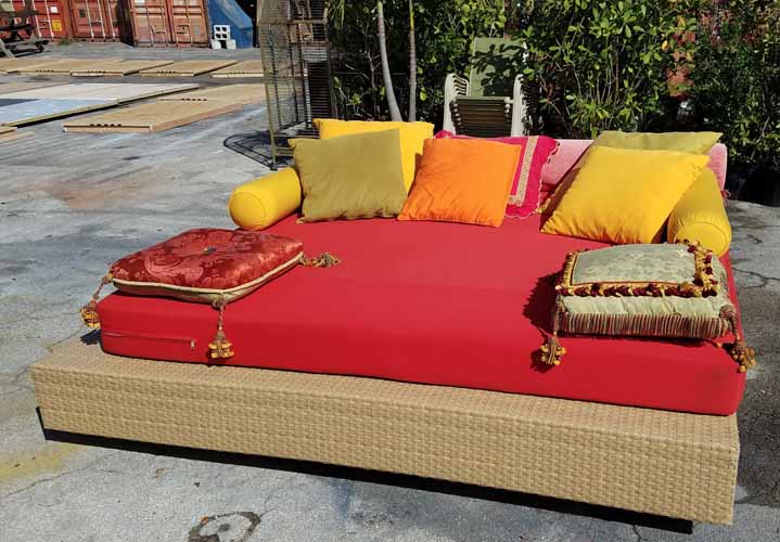 hoeveelheid verkoop Berri oorlog Outdoor Lounge Bed w/ Red Cushion ⋆ Movie Prop Rentals